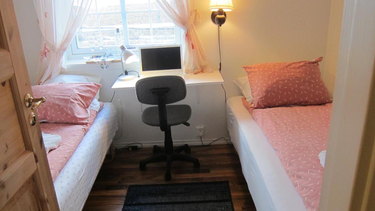Heloise'S Accommodation Fredvang Bagian luar foto